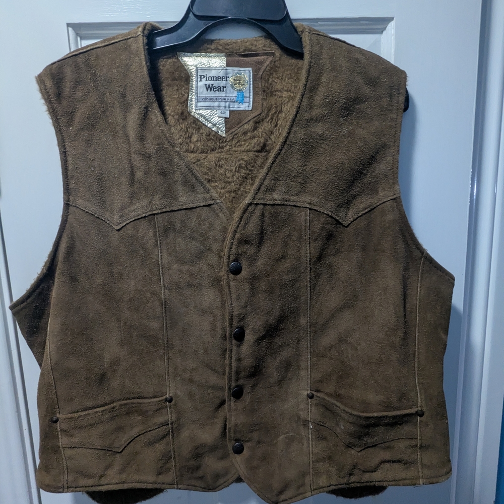 Vintage Pioneer Wear Alberquerque Mens Size 42 Leather Vest Lined Snap Closure